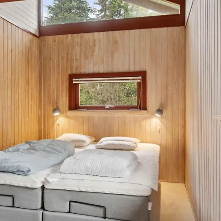 Cozy Sommerhouse Near The Sea