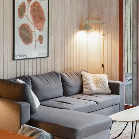 Cozy Sommerhouse Near The Sea