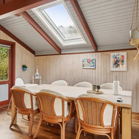 Cozy Sommerhouse Near The Sea *