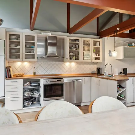 Cozy Sommerhouse Near The Sea