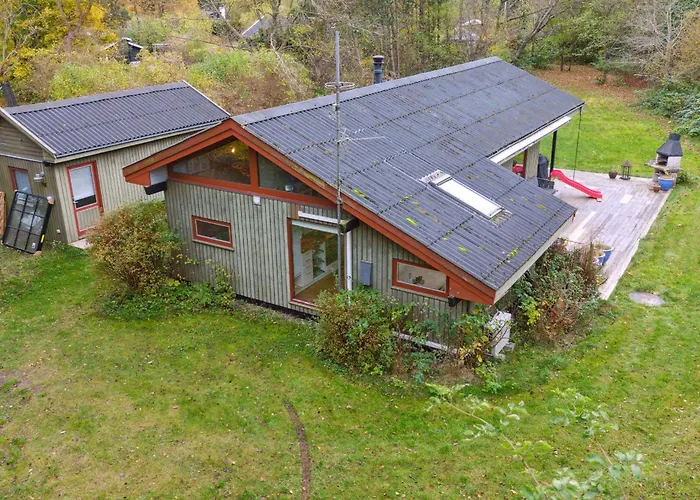 Cozy Sommerhouse Near The Sea