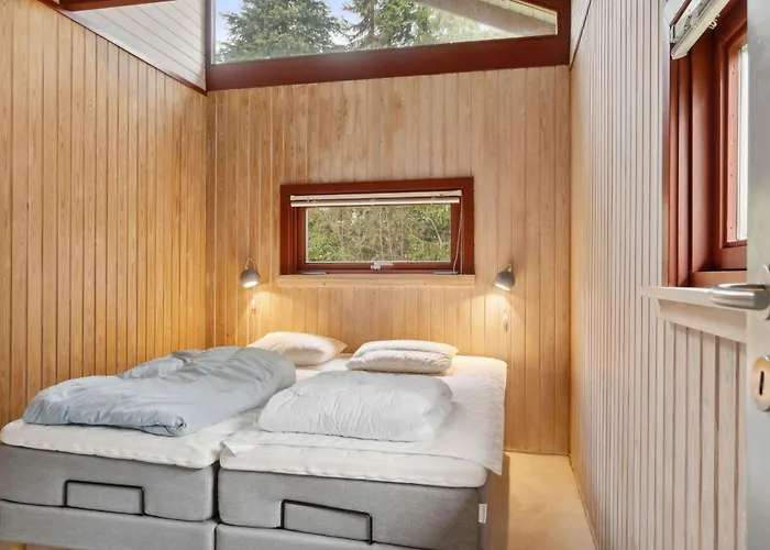 Cozy Sommerhouse Near The Sea