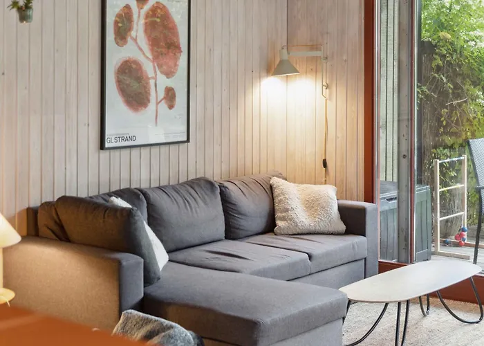 Cozy Sommerhouse Near The Sea